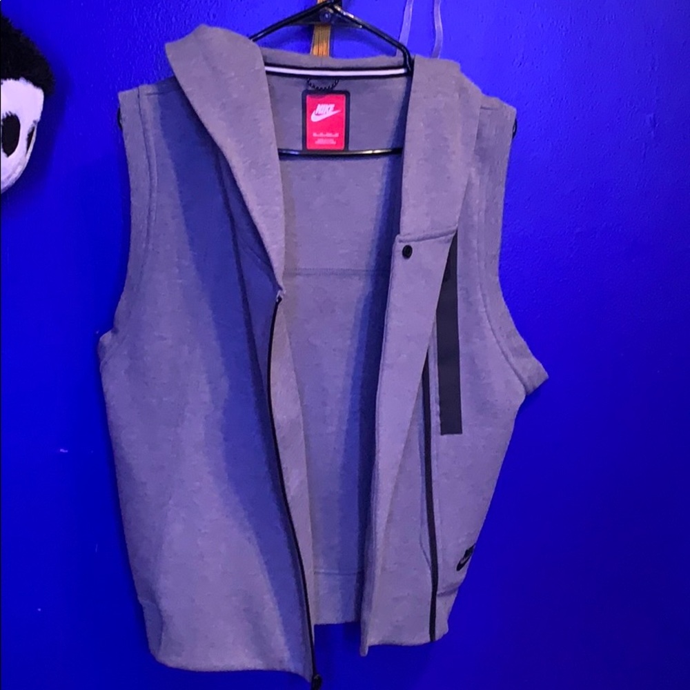 Nike vest
